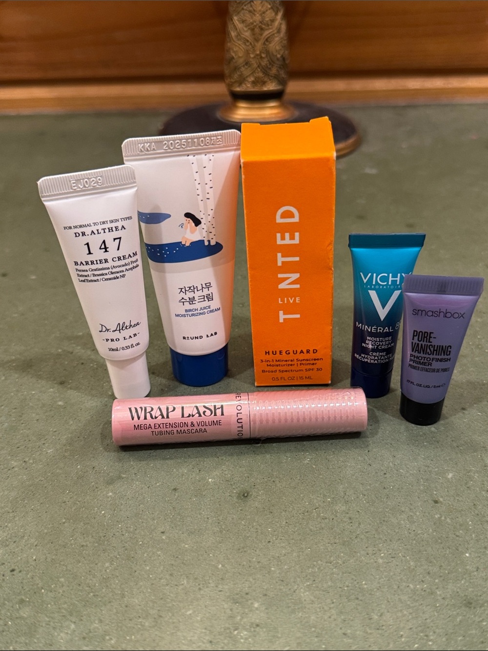 Smashbox Pore Vanishing Primer – Purple Mini plus delux samples of fun beauty